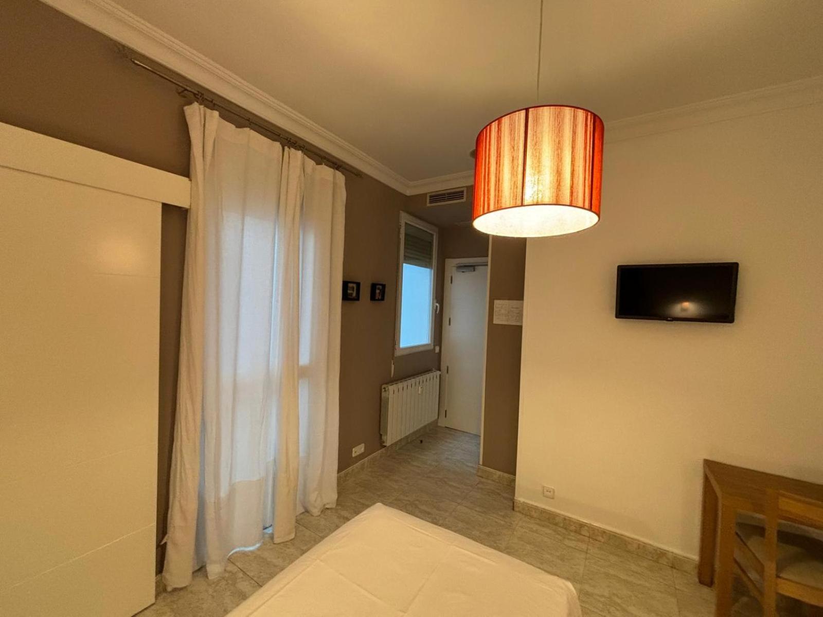 Hostal Barrera Мадрид Экстерьер фото