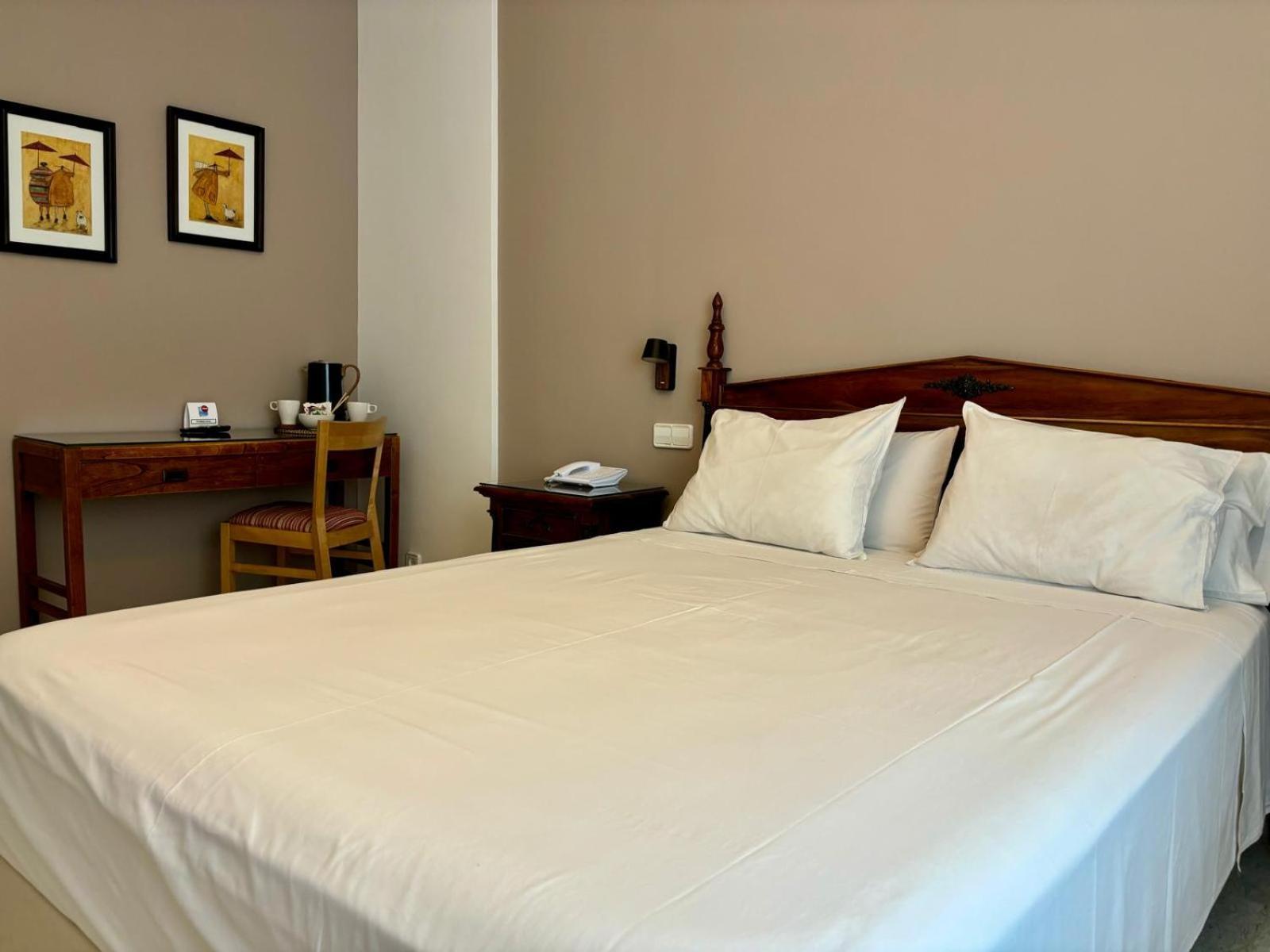 Hostal Barrera Мадрид Экстерьер фото